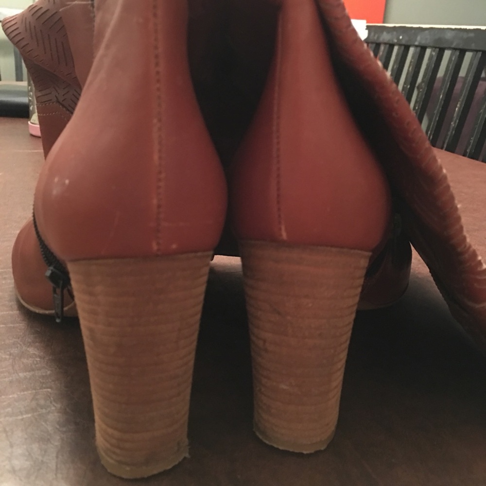 Barney’s laser cut Perforated knee high boots - Picture 4 of 6